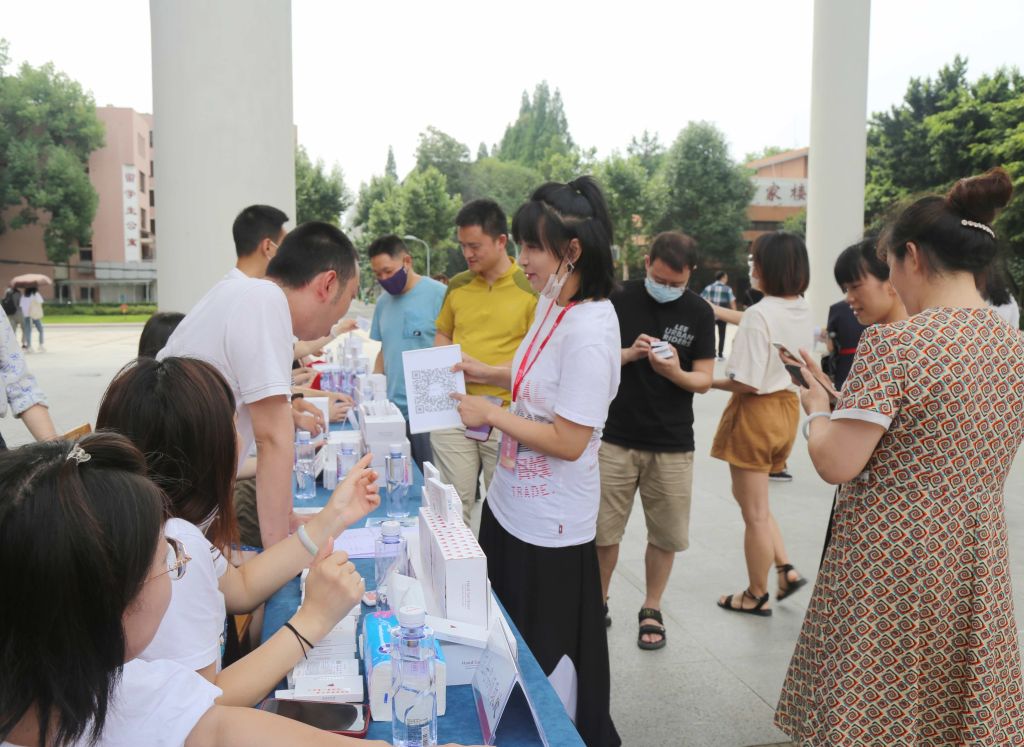 四川大学举行2022年“安全生产月”活动