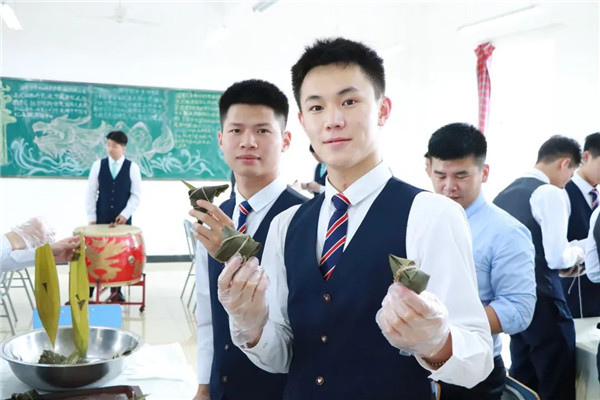 包粽子、绘彩蛋、放纸鸢，四川西南航空职业学院师生共迎浓情端午，就要与“粽”不同~