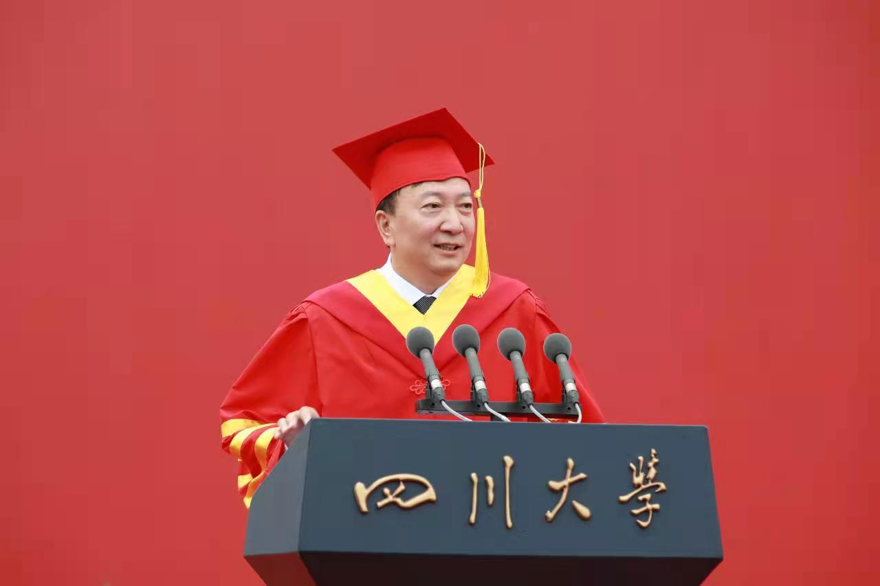 格局之上皆为景——校长李言荣在四川大学2022届毕业典礼上的讲话