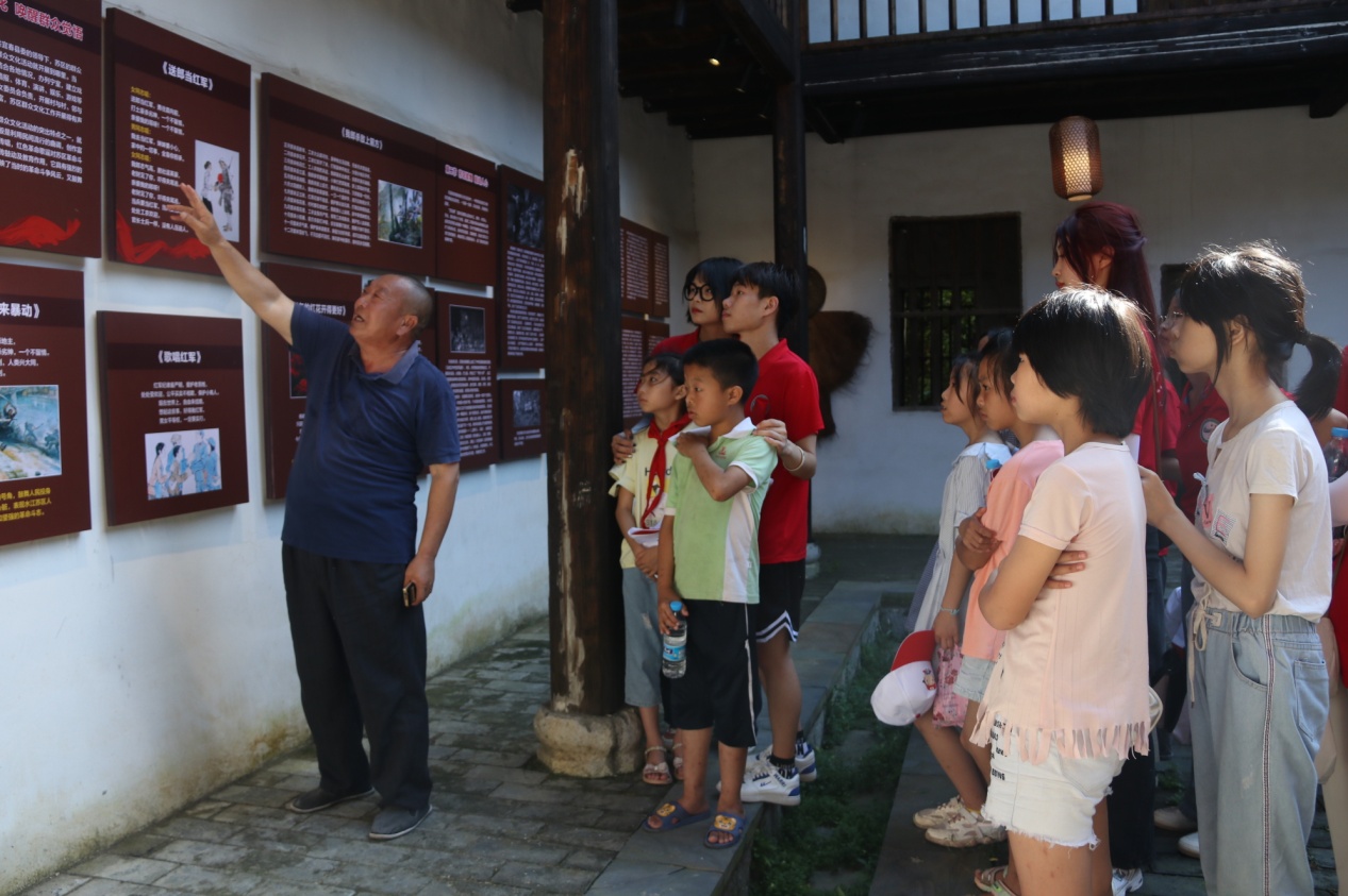 沧溪村的孩子笑了——宜春学院青年学生赴“童心港湾”开展“三下乡”暑期社会实践活动