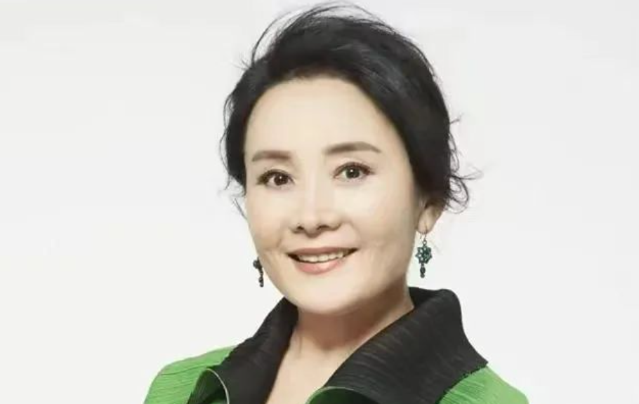 著名表演艺术家娜仁花任四川传媒学院影视艺术总监、戏剧演艺学院院长