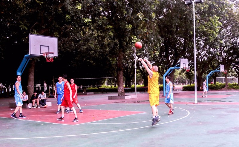 惠州工程职业学院举行庆“七一”教职工篮球友谊赛